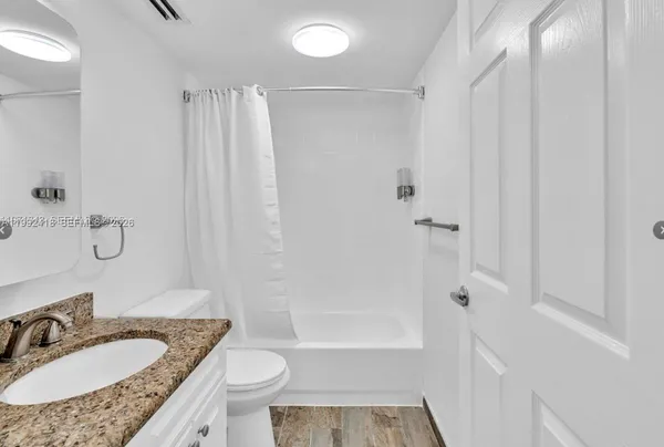 $575,000 | 8900 Collins Avenue, Unit 304, Surfside, FL 33154