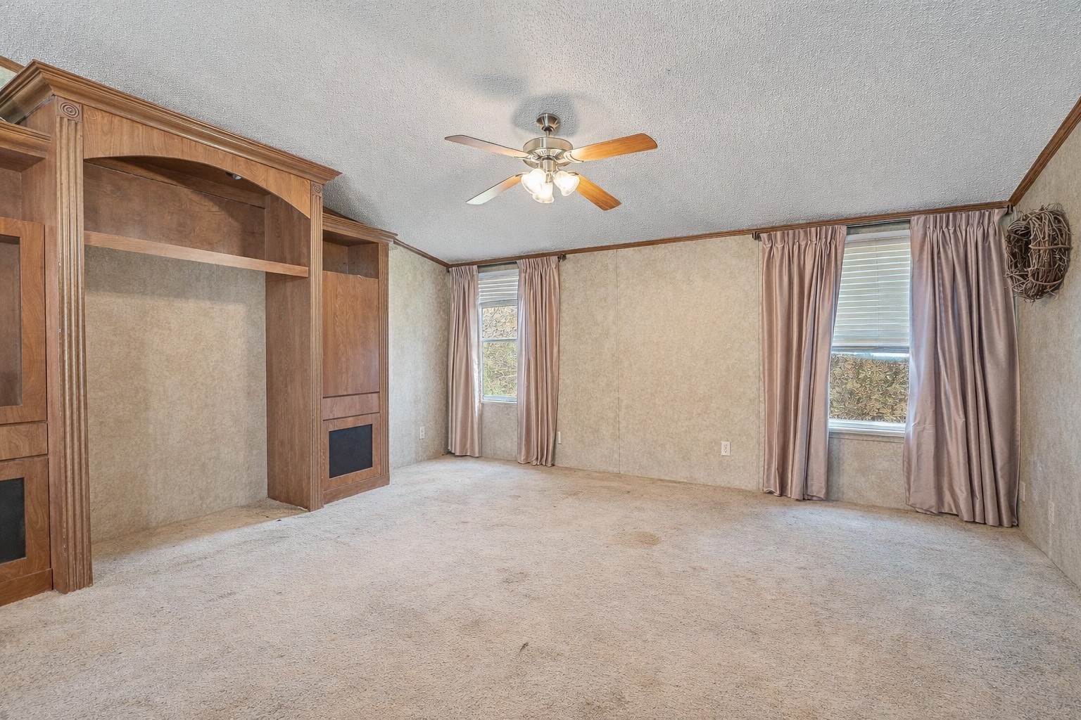 318 Autumn Road Morrison, TN 37357 - Photo 4 of 17 a view of a livingroom with a chandelier fan