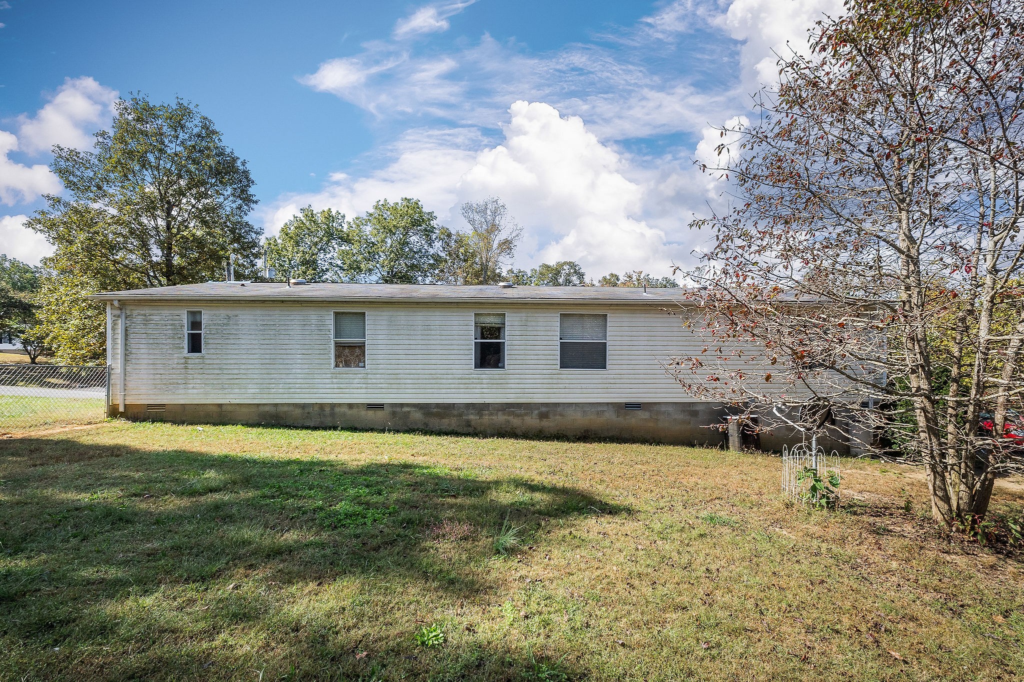 318 Autumn Road Morrison, TN 37357 - Photo 8 of 17 a backyard of a house
