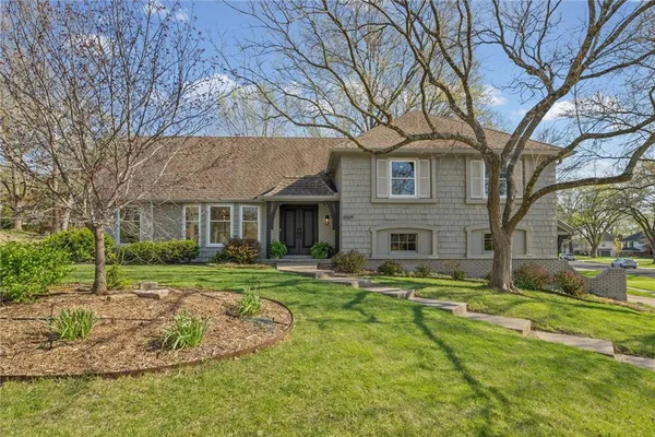 $700,000 | 4509 West 93rd Street, Prairie Village, KS 66207