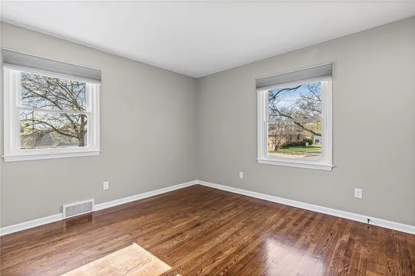 $700,000 | 4509 West 93rd Street, Prairie Village, KS 66207