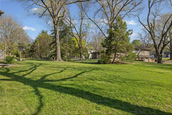 $700,000 | 4509 West 93rd Street, Prairie Village, KS 66207