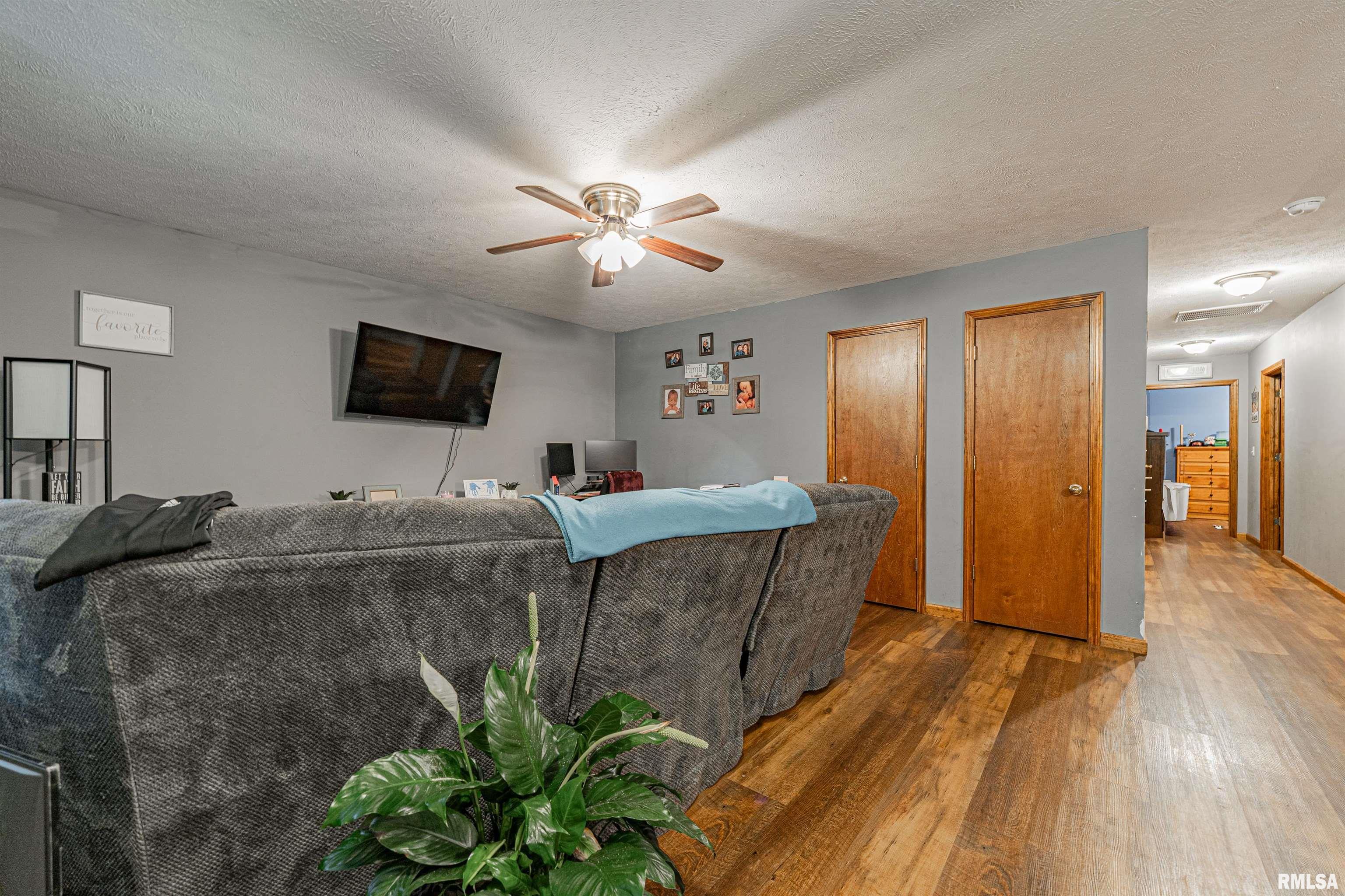 716 South Kickapoo Street Lincoln, IL 62656 - Photo 3 of 20