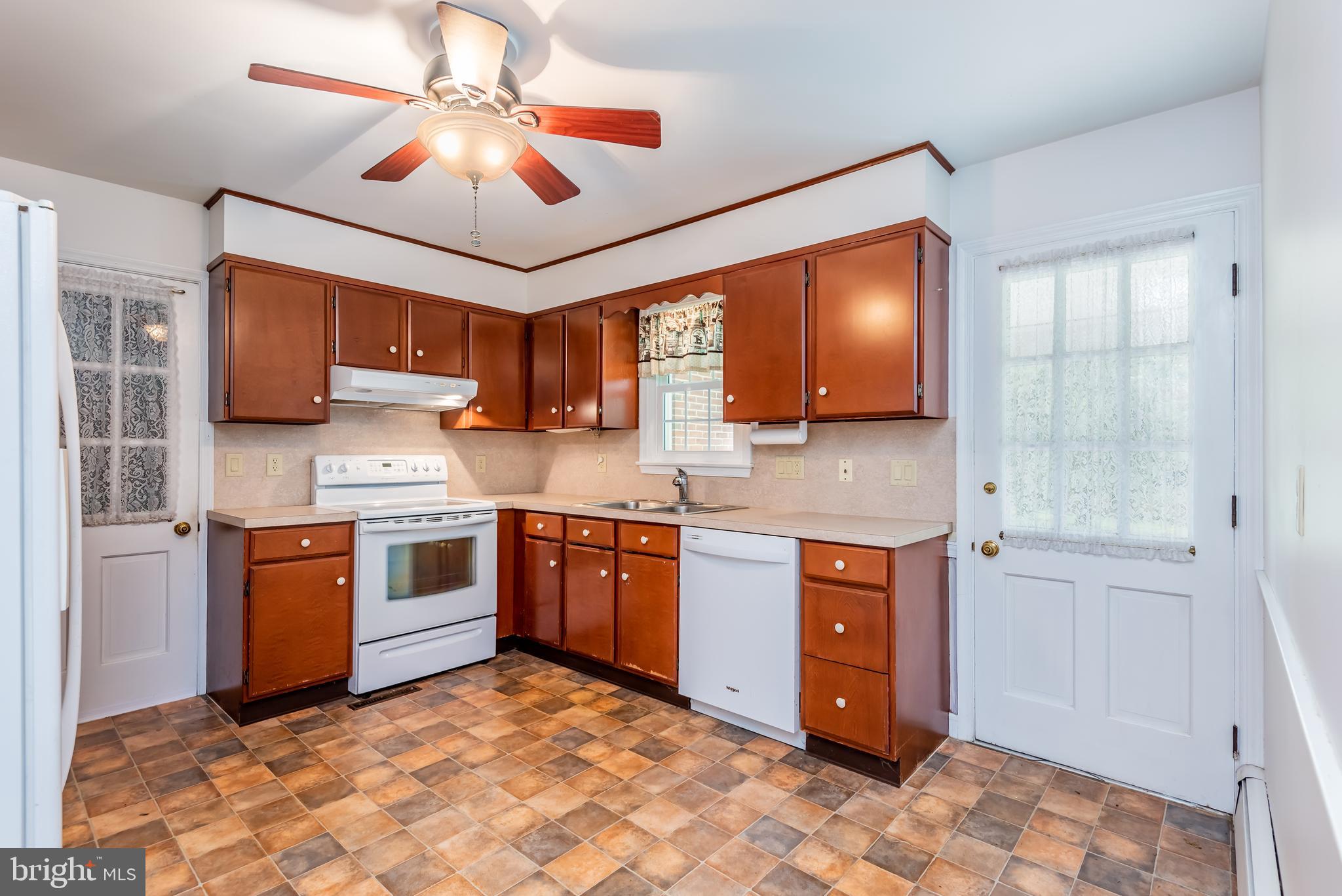 129 Maple Road Harrisburg, PA 17109 - Photo 6 of 30 Gallery Image 6