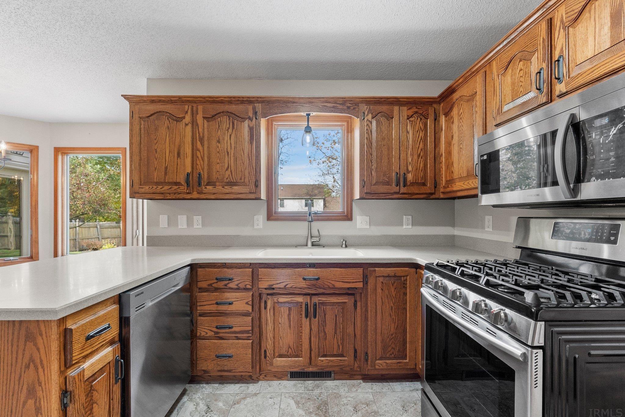 9026 Spring Forest Drive Fort Wayne, IN 46804 - Photo 3 of 36