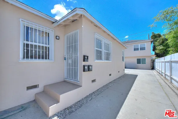$2,000 | 2820 Liberty Boulevard, Unit B, South Gate, CA 90280