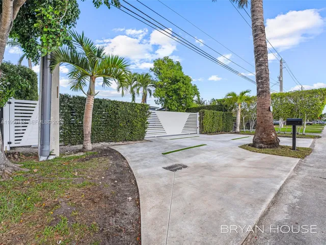 $1,700,000 | 3341 Northwest 20th Street, Miami, FL 33142