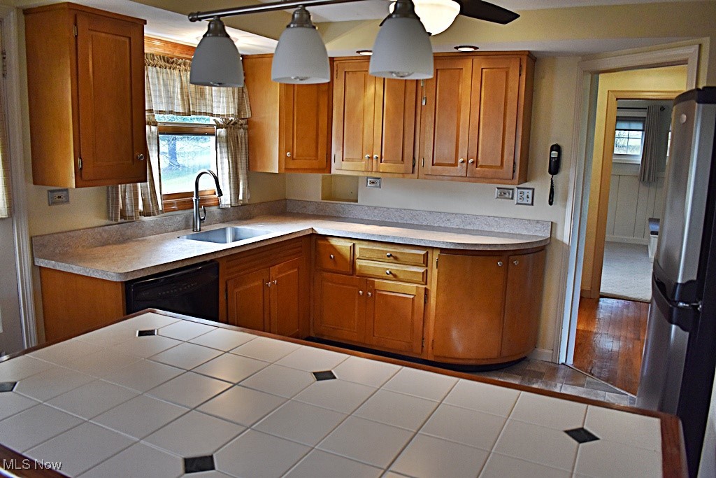 17600 Egbert Road Bedford, OH 44146 - Photo 26 of 49 Kitchen...