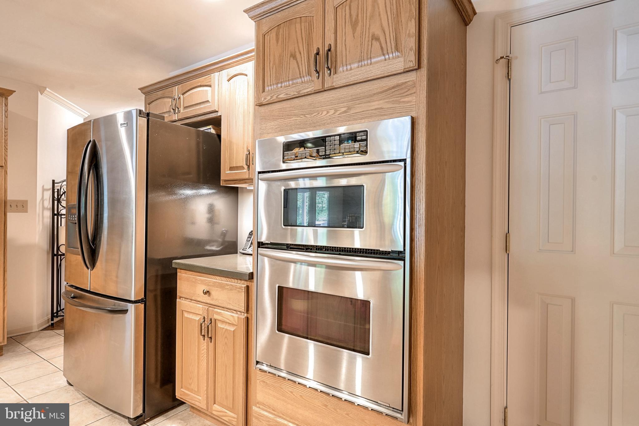 1050 East Butter Road York, PA 17406 - Photo 13 of 45 Built In Double Oven