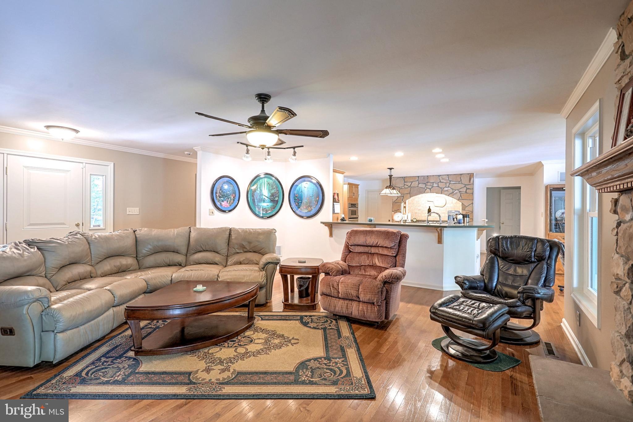 1050 East Butter Road York, PA 17406 - Photo 6 of 45 Living Room