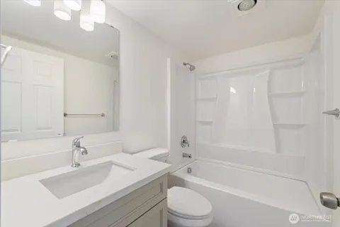 $429,995 | 14600 Northeast 32nd Street, Unit I15, Bellevue, WA 98007