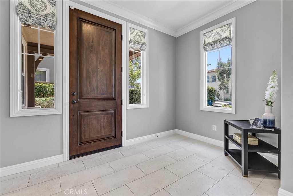 119 Patton Way Tustin, CA 92782 - Photo 4 of 58