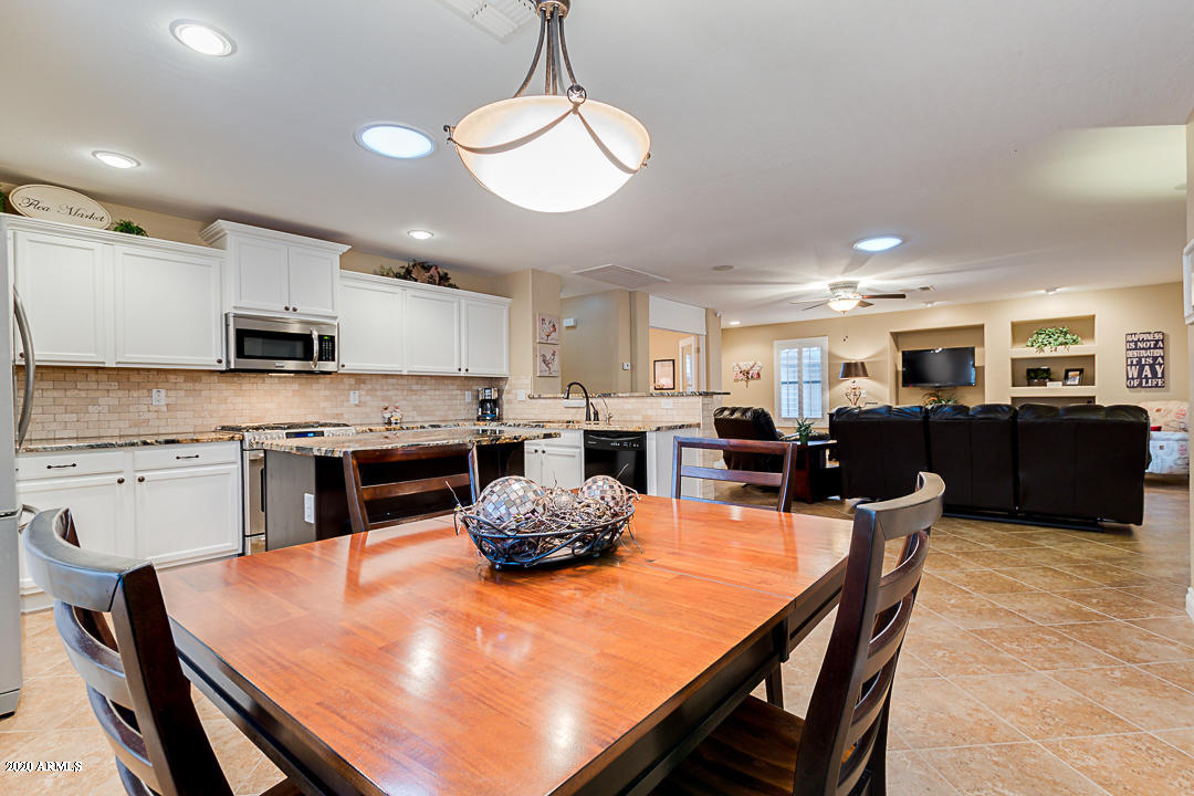 42337 West Venture Road Maricopa, AZ 85138 - Photo 12 of 45 17-Venture