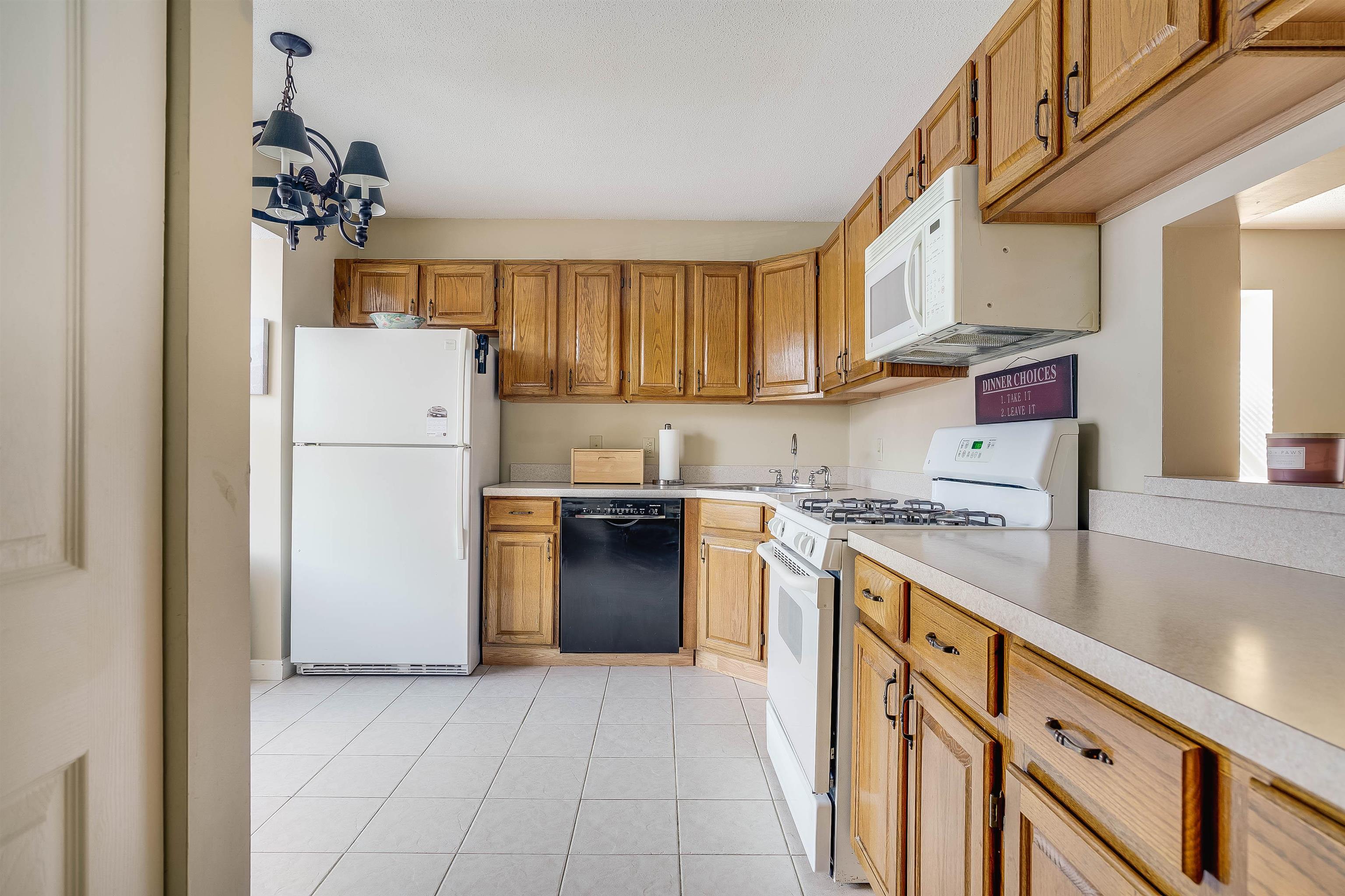 124 Middlesex Road Merrimack, NH 03054 - Photo 2 of 25
