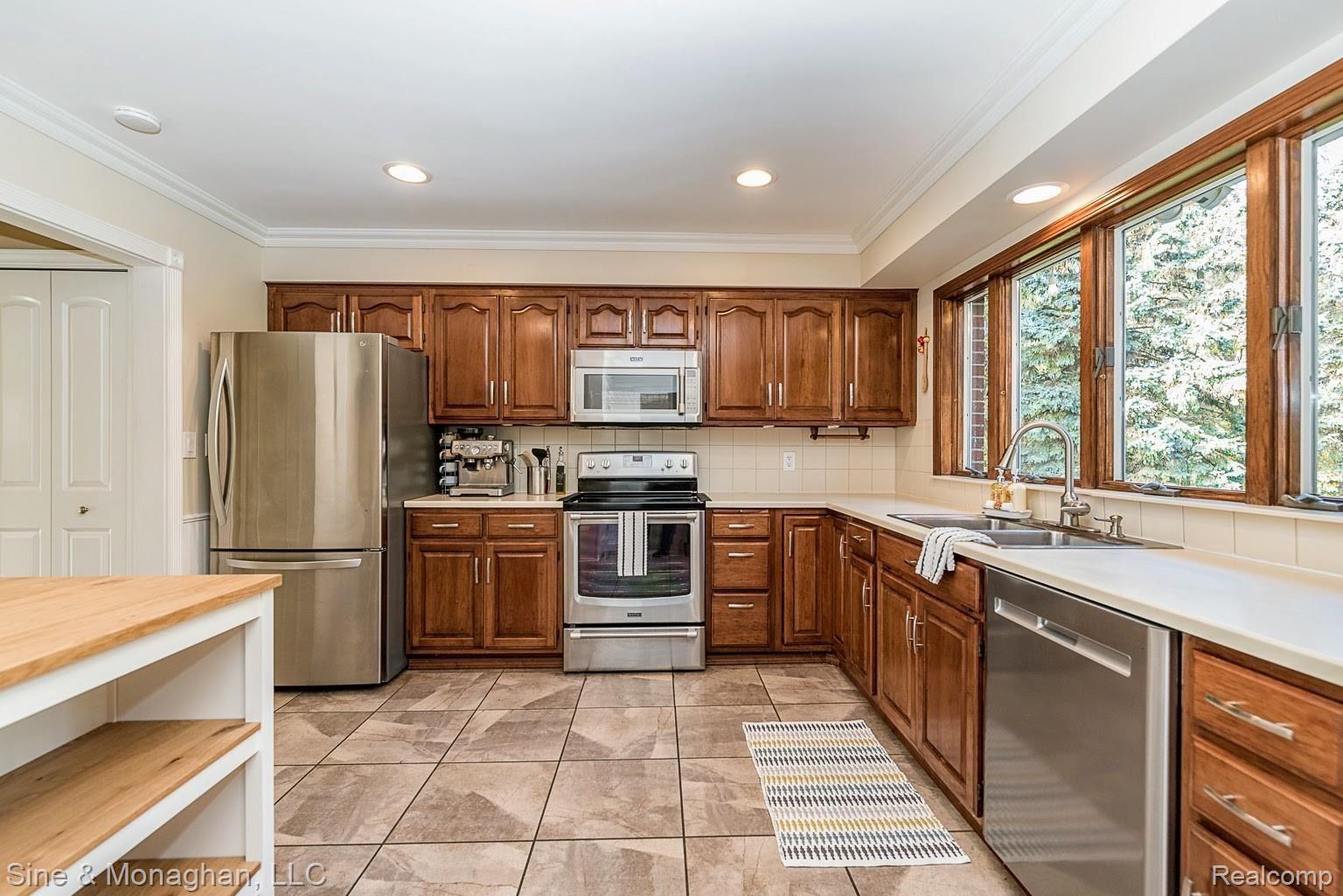 2659 Chicago Road Warren, MI 48092 - Photo 16 of 47 Recessed lighting