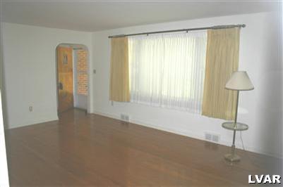 3015 Hecktown Road Bethlehem, PA 18020 - Photo 2 of 8 Gallery Image 2