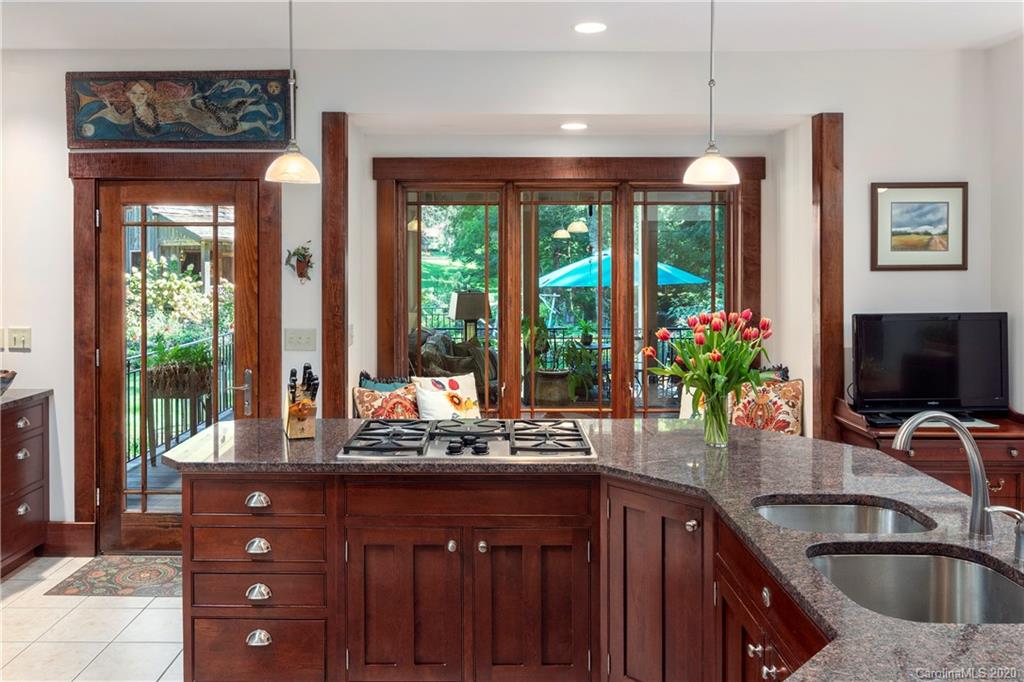 187 Country Club Road Asheville, NC 28804 - Photo 11 of 38 Gallery Image 11