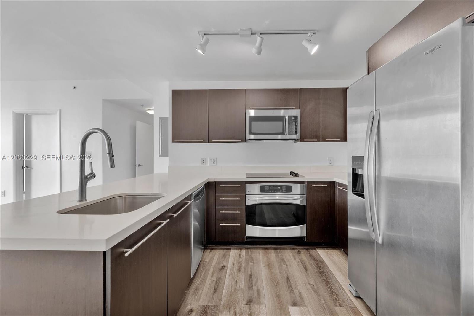 90 Southwest 3rd Street, Unit 2001 Miami, FL 33130 - Photo 4 of 25 Gallery Image 4