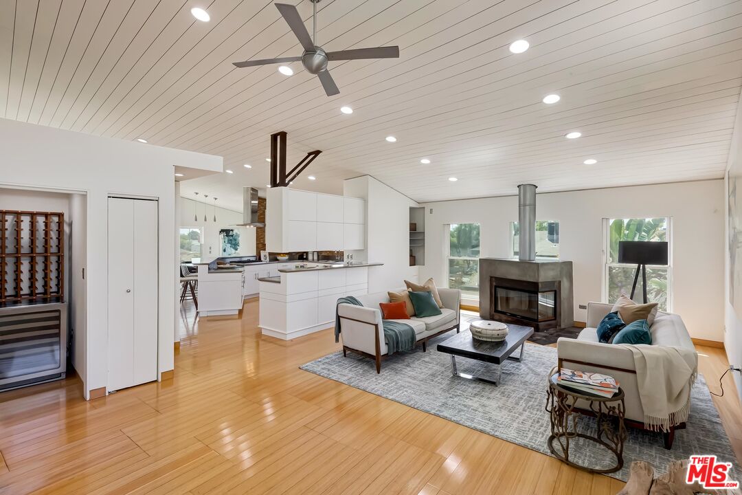 899 Commonwealth Avenue Venice, CA 90291 - Photo 11 of 47 a living room with furniture and a fireplace
