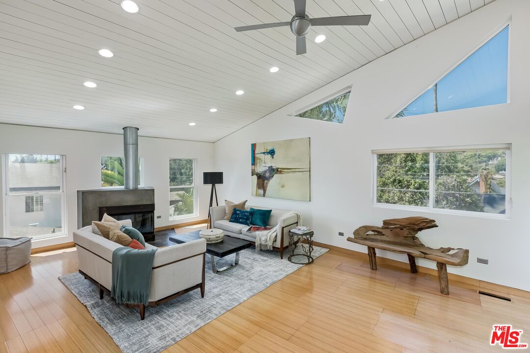 899 Commonwealth Avenue Venice, CA 90291 - Photo 13 of 47 a living room with furniture and a fireplace