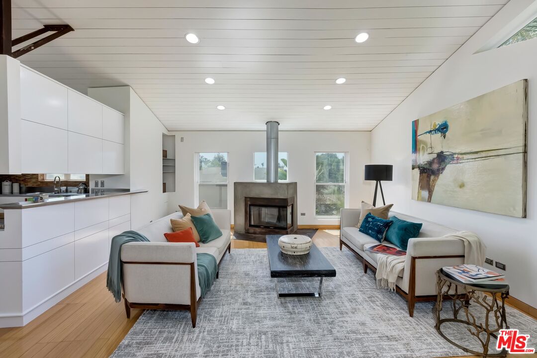 899 Commonwealth Avenue Venice, CA 90291 - Photo 14 of 47 a living room with furniture and a fireplace
