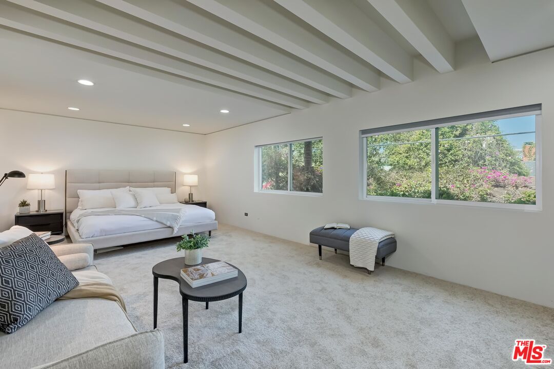 899 Commonwealth Avenue Venice, CA 90291 - Photo 22 of 47 a bedroom with furniture and a large window
