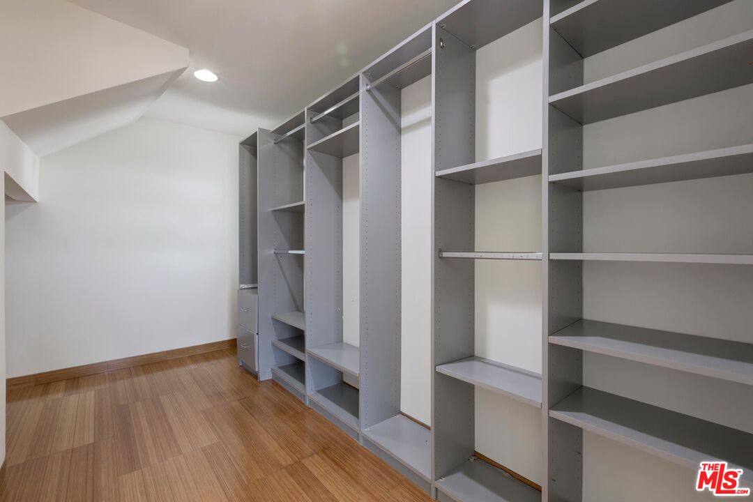899 Commonwealth Avenue Venice, CA 90291 - Photo 30 of 47 a view of walk in closet with empty racks