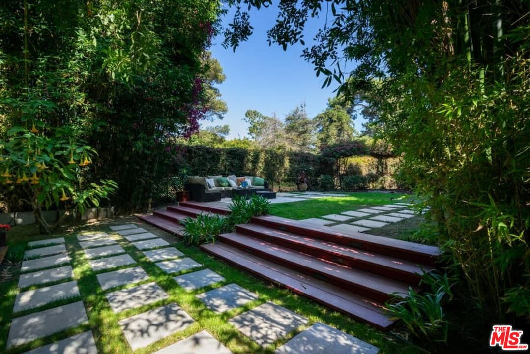 899 Commonwealth Avenue Venice, CA 90291 - Photo 38 of 47 a view of a park with large trees