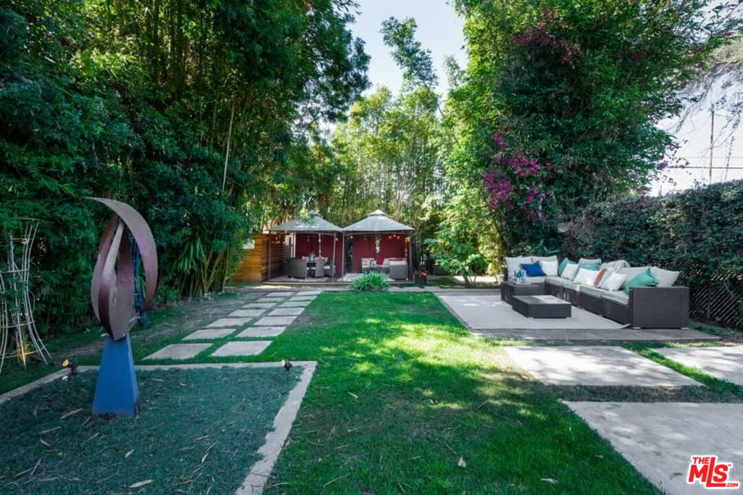899 Commonwealth Avenue Venice, CA 90291 - Photo 39 of 47 a view of a garden with a slide