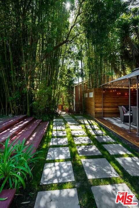 899 Commonwealth Avenue Venice, CA 90291 - Photo 40 of 47 a view of yard with patio
