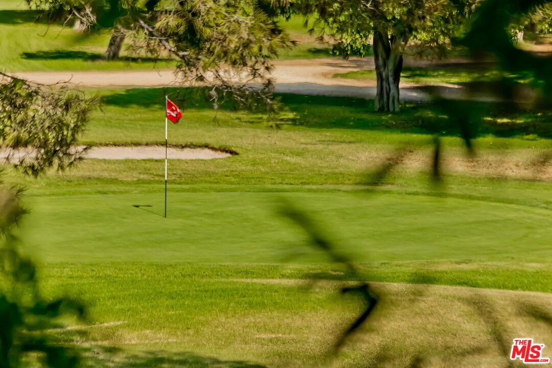 899 Commonwealth Avenue Venice, CA 90291 - Photo 47 of 47 a view of an outdoor space and a yard