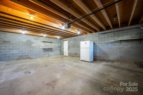 a view of a garage
