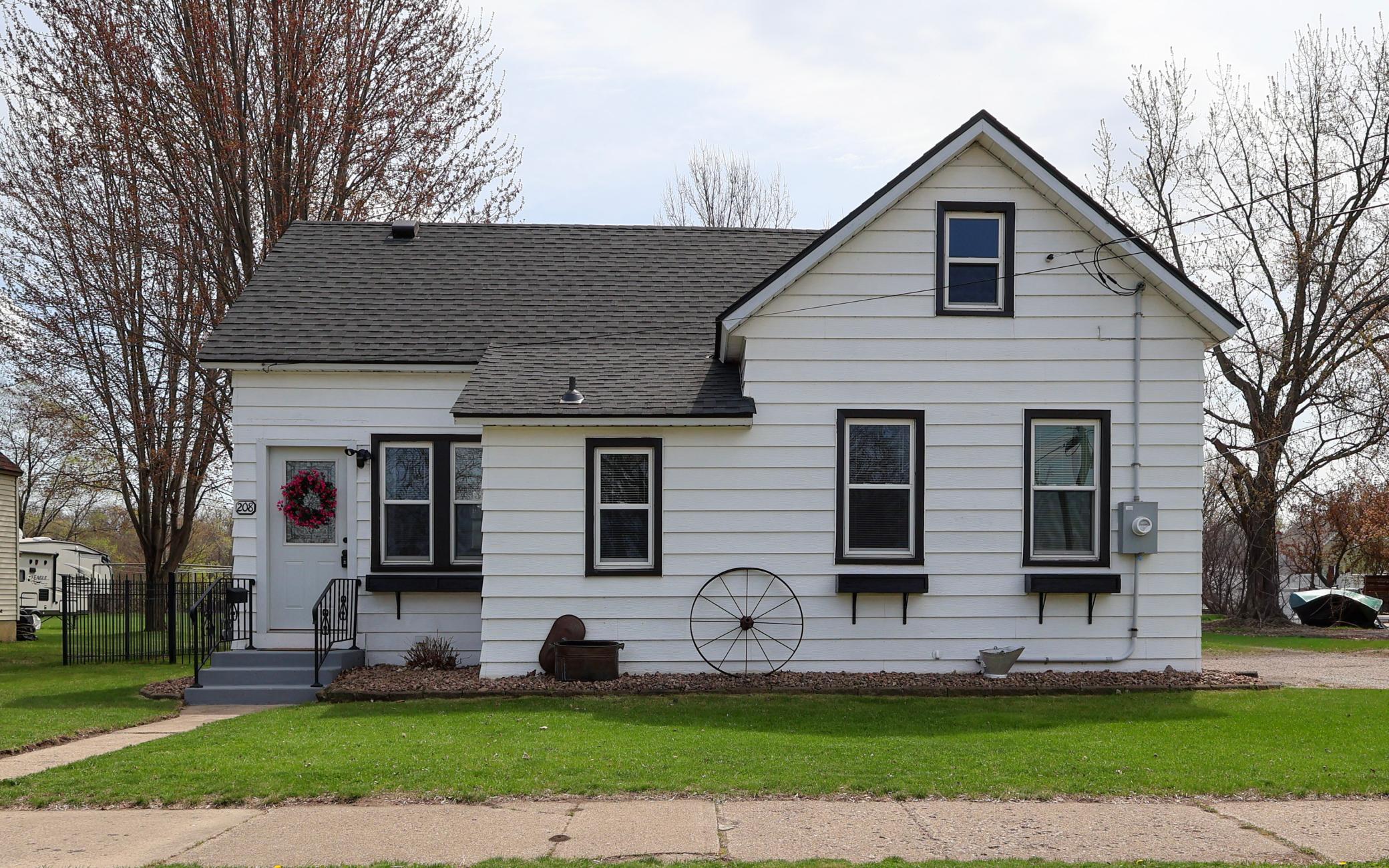 208 4th Street South Cold Spring, MN 56320 - Photo 2 of 34