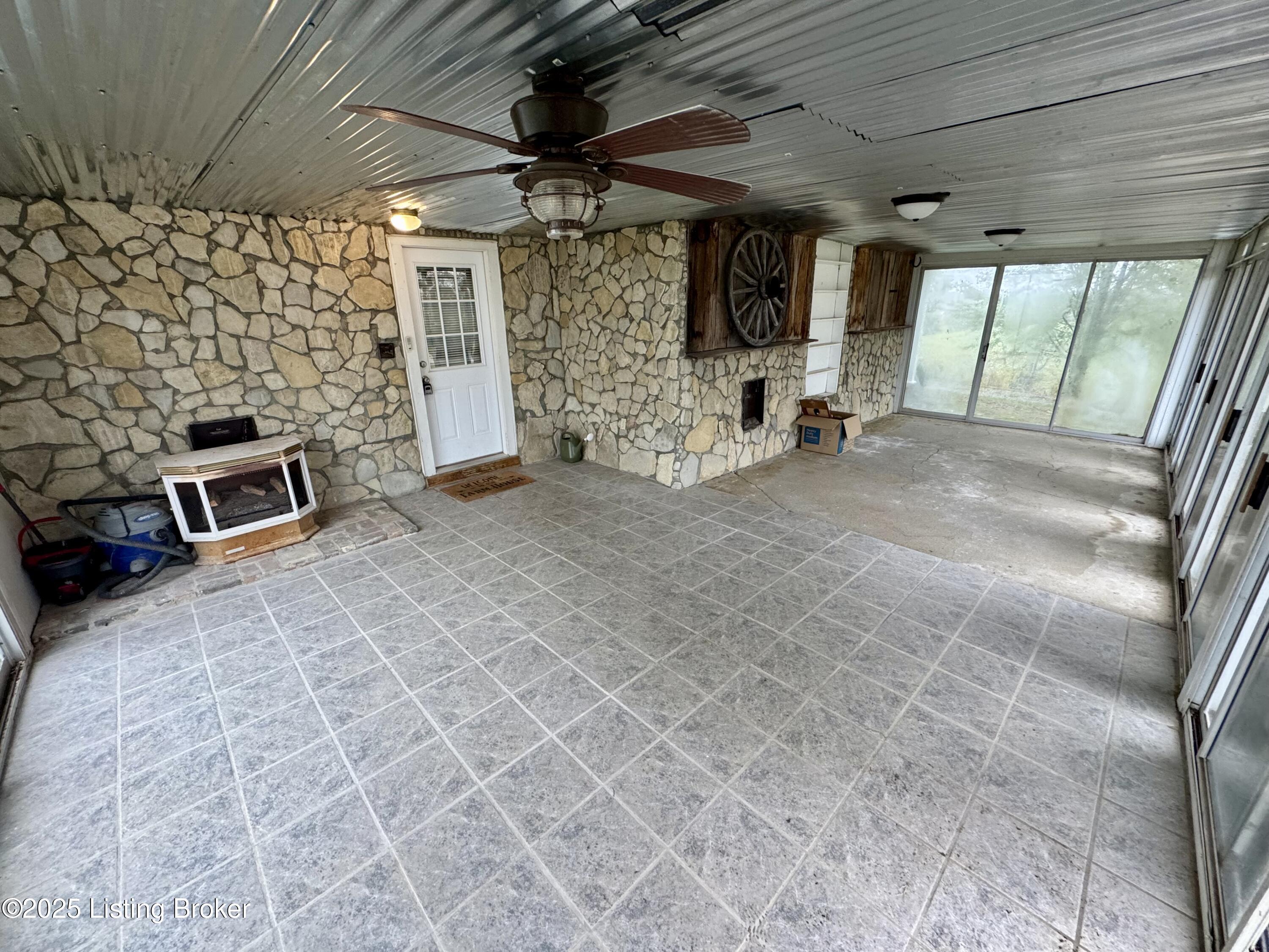 2287 Old Elizabethtown Road Springfield, KY 40069 - Photo 30 of 55 IMG_6645