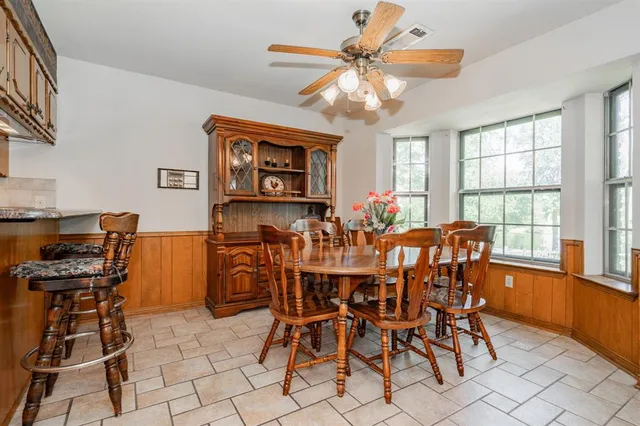 a view of a livingroom with furniture and a ceiling fan