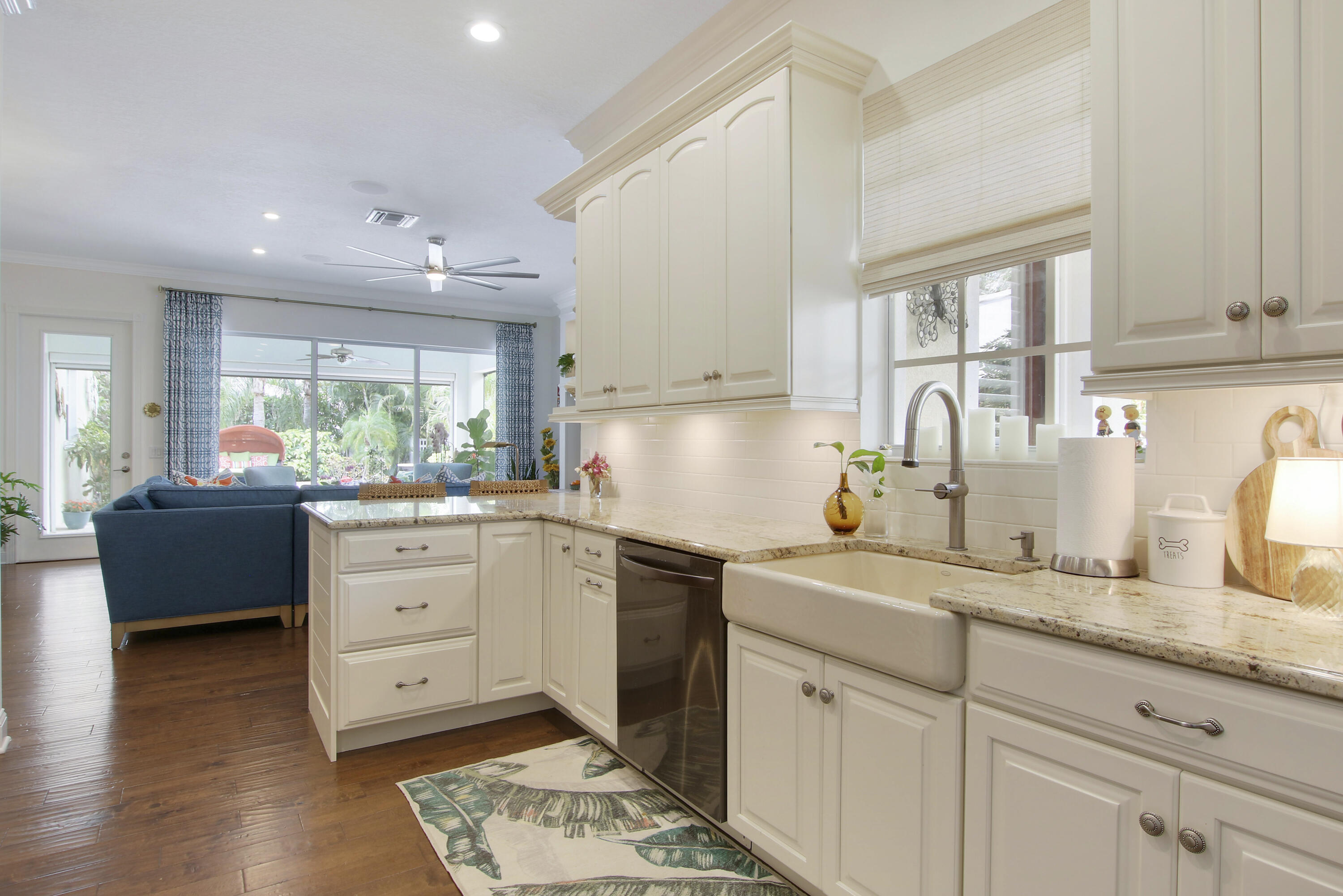 136 Florence Drive Jupiter, FL 33458 - Photo 18 of 51 Kitchen Area
