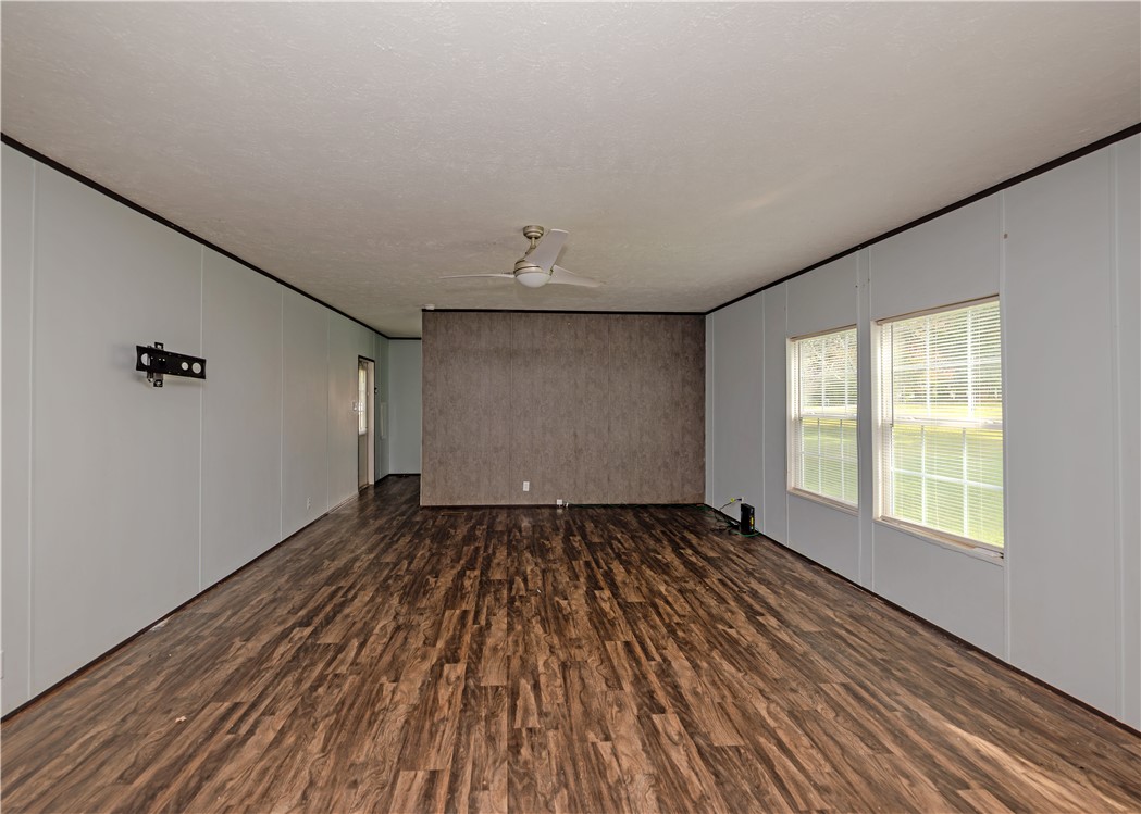 129 Southeast 147 Seneca, SC 29678 - Photo 3 of 17