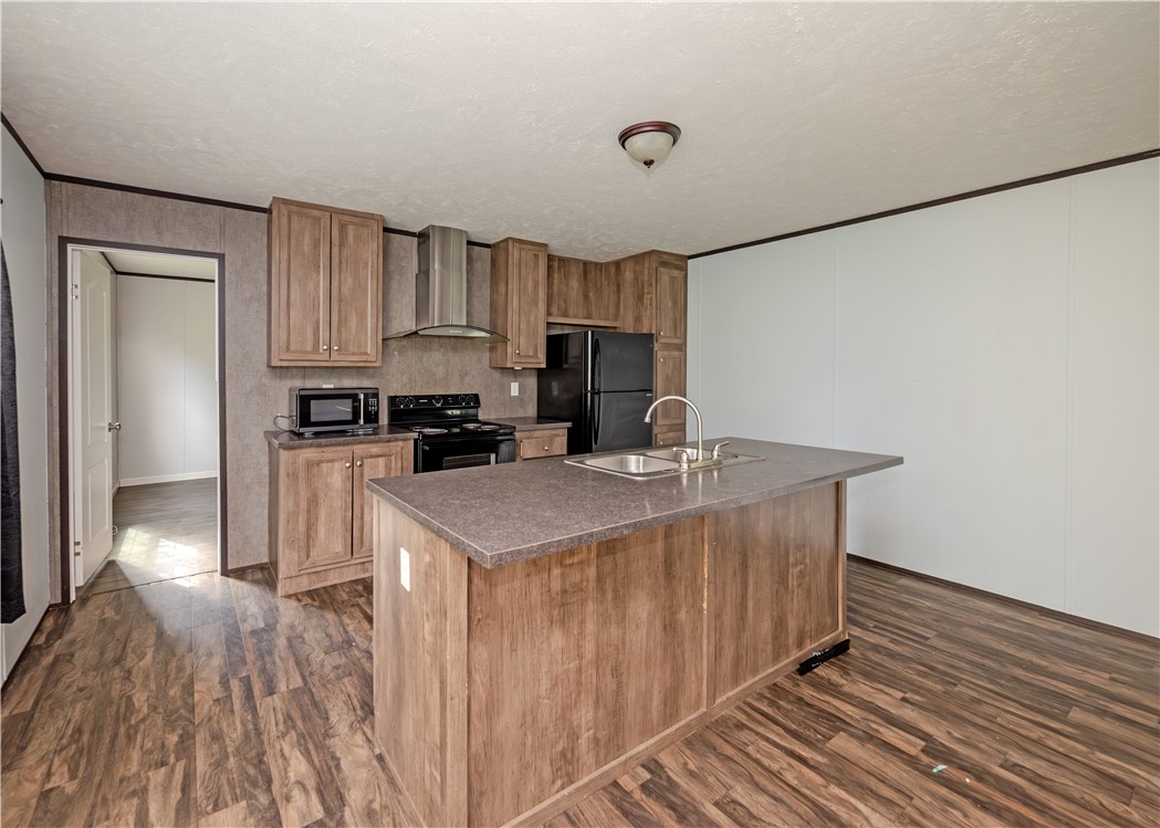 129 Southeast 147 Seneca, SC 29678 - Photo 4 of 17