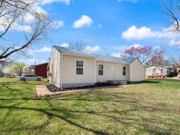 a view of a house with a yard
