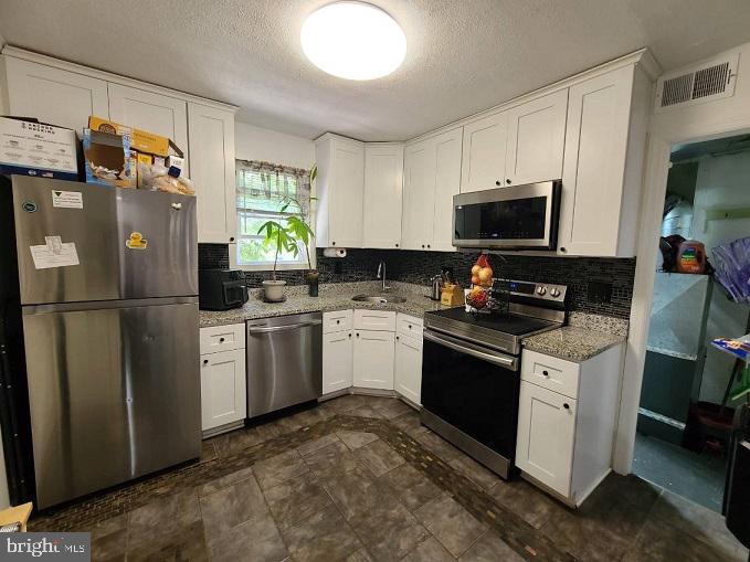 196 Cook Avenue Salem, NJ 08079 - Photo 6 of 31 Kitchen