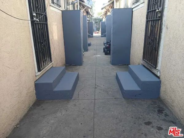 $1,600,000 | 1139 East 69th Street, Los Angeles, CA 90001