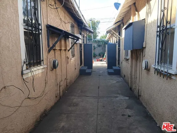 $1,600,000 | 1139 East 69th Street, Los Angeles, CA 90001