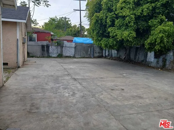 $1,600,000 | 1139 East 69th Street, Los Angeles, CA 90001