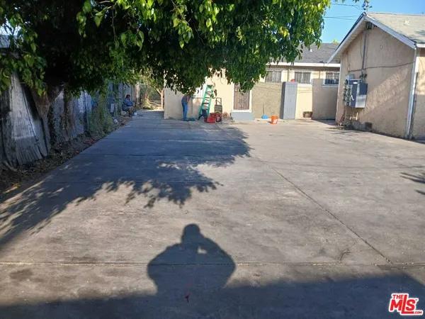 $1,600,000 | 1139 East 69th Street, Los Angeles, CA 90001