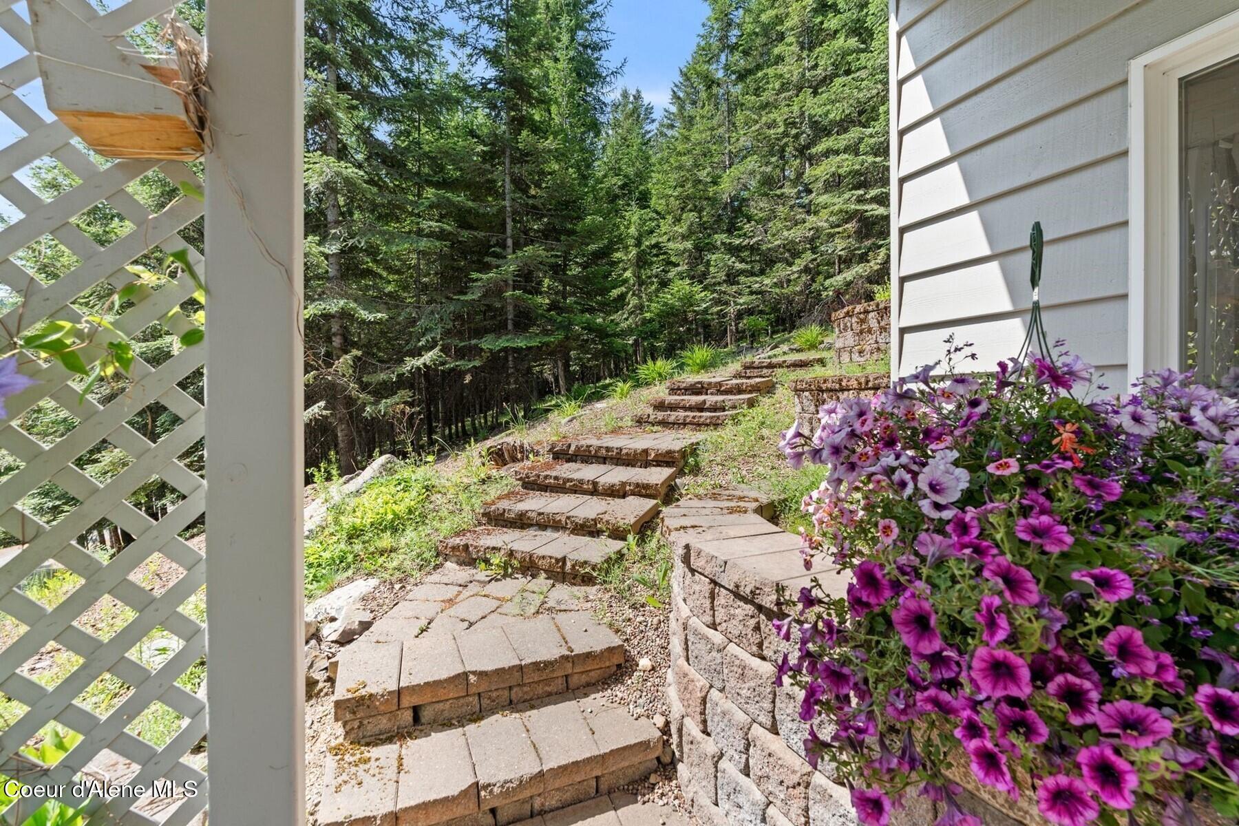 38 South Quail Run Sandpoint, ID 83864 - Photo 36 of 53 Meandering steps to backyard