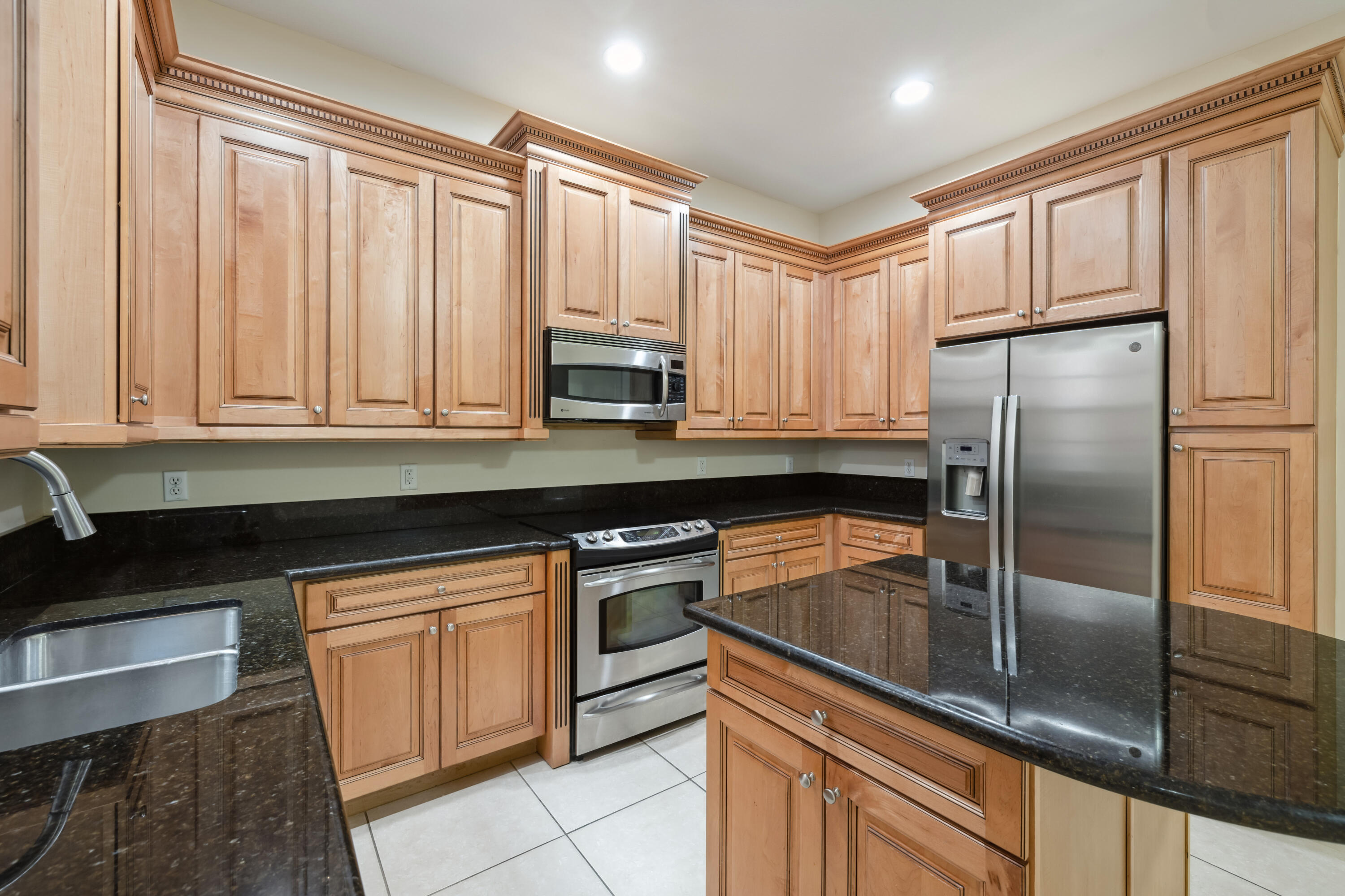 810 Northwest 83rd Lane Boca Raton, FL 33487 - Photo 11 of 32 Kitchen