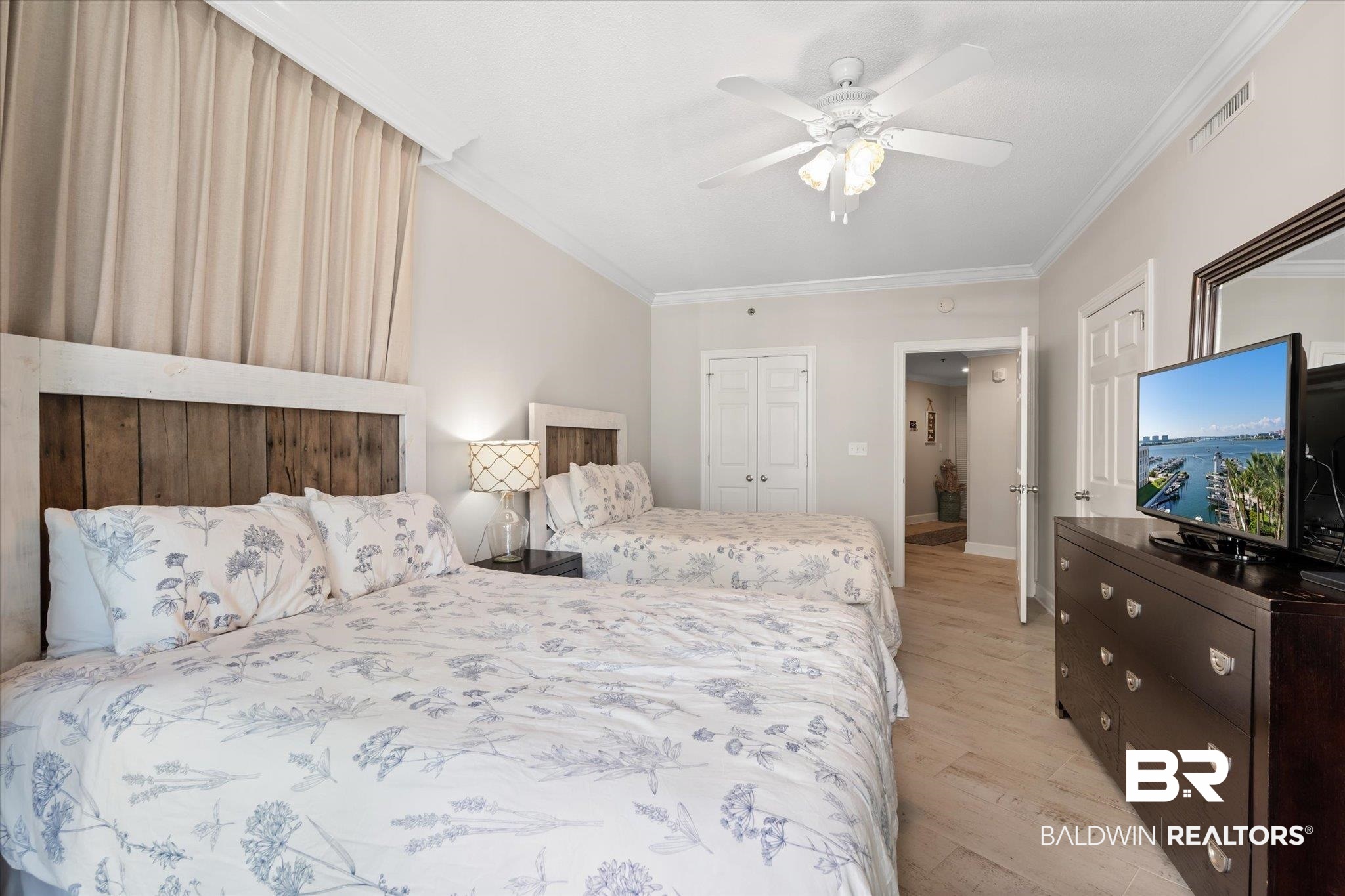 27582 Canal Road, Unit 2611 Orange Beach, AL 36561 - Photo 19 of 37 Bedroom featuring a closet, light hardwood / wood-style floors, ceiling fan, and crown molding