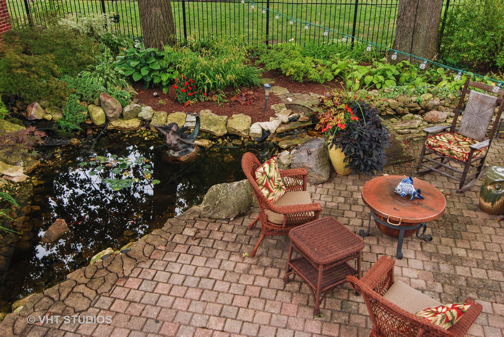 460 Shenstone Road Riverside, IL 60546 - Photo 15 of 23 a outdoor view with a seating space
