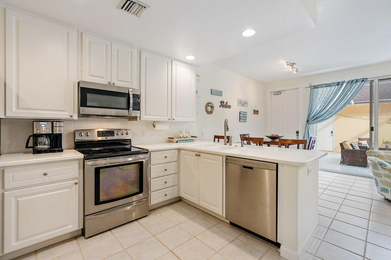 312 Legare Court Jupiter, FL 33458 - Photo 2 of 20 Kitchen