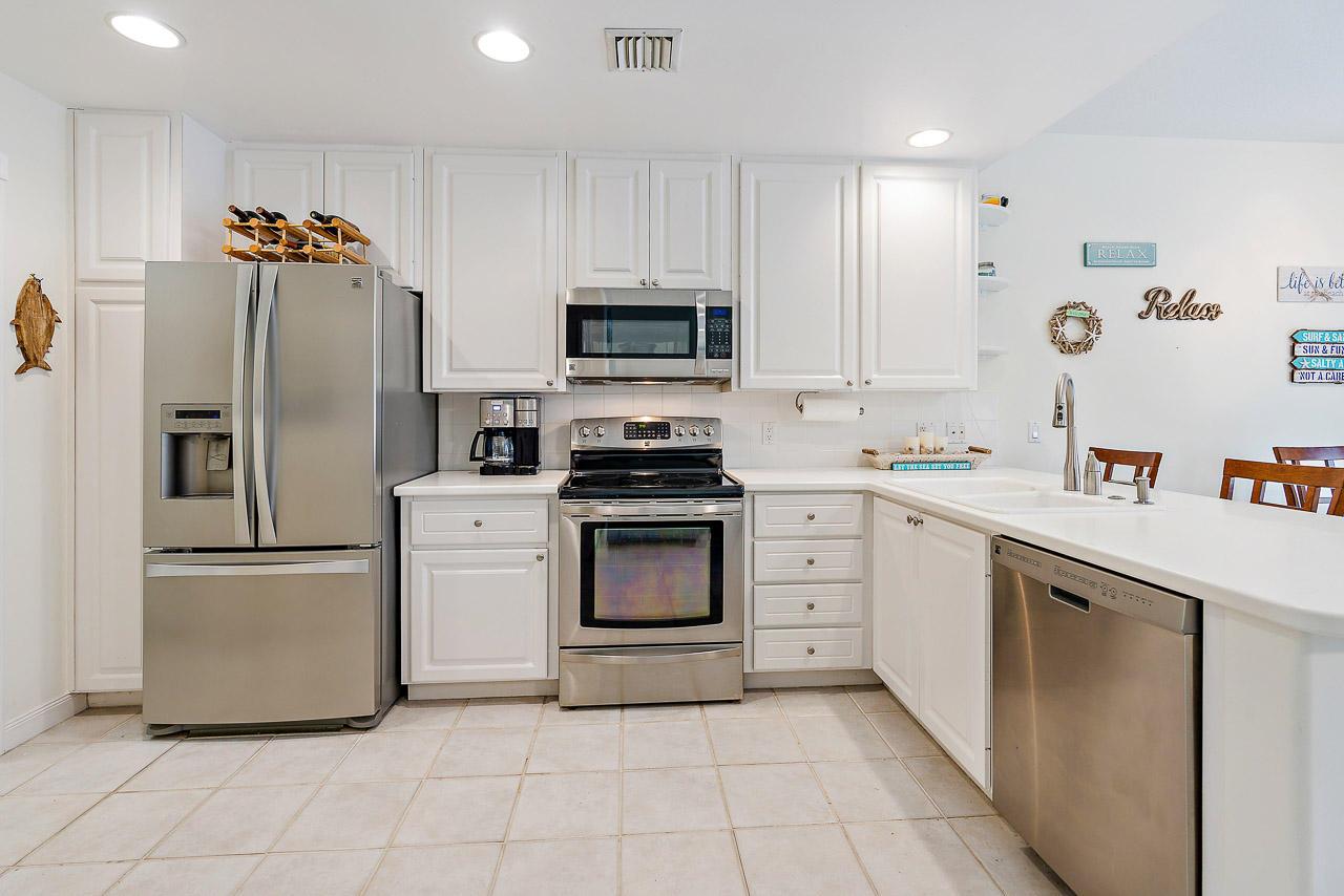 312 Legare Court Jupiter, FL 33458 - Photo 10 of 20 Kitchen